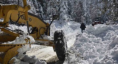 Kastamonu'da 303 köy yolu kar yağışı sebebiyle ulaşıma kapandı