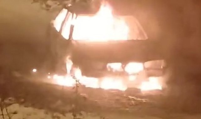 Kastamonu'da seyir halindeki otomobil alev alev yandı