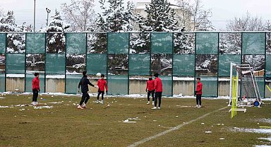 Kastamonuspor'da takımın başına geçen Ergin Keleş ilk antrenmanına çıktı