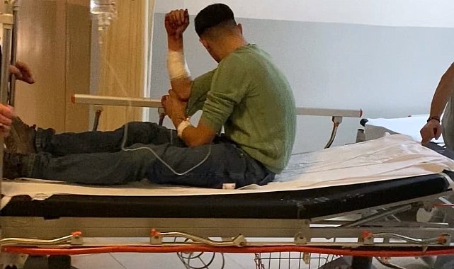 Kavga edenleri ayırmak isterken bıçakla yaralandı