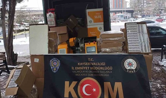 Kayseri'de 103 bin 950 dal doldurulmuş makaron ele geçirildi