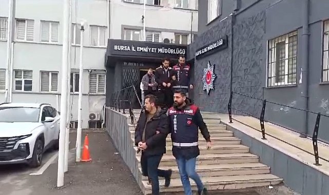 Kendilerini banka çalışanı olarak tanıtıp, 18 kişiden 2.5 milyon lira dolandırdılar