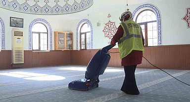 Kepez Belediyesi Ramazan öncesi cami ve cemevlerini temizledi