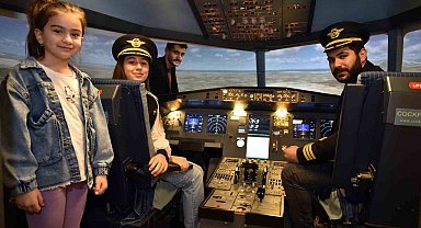 Kepez'de çocuklar simülasyonla yolcu uçağı kullandı