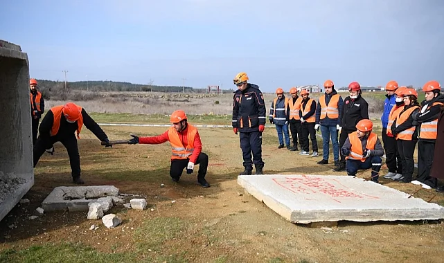 Keşan'da gönüllü afet ekibi tatbikatta