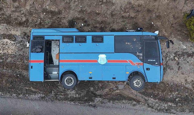 Kırıkkale'de cezaevi ring aracı devrildi: 7'si jandarma personeli 9 yaralı