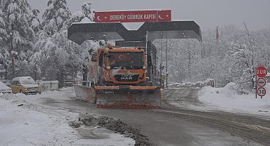 Kırklareli'nin yüksek kesimlerinde kar yağışı etkisini sürdürüyor