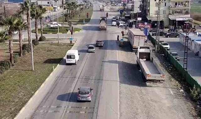 Kırmızı ışıkta durmayan araç sürücüleri drone ile tespit edildi
