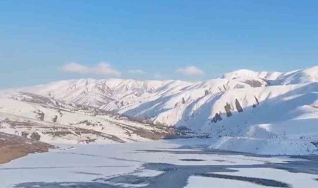 Kısmen donan Dilimli Barajı havadan görüntülendi