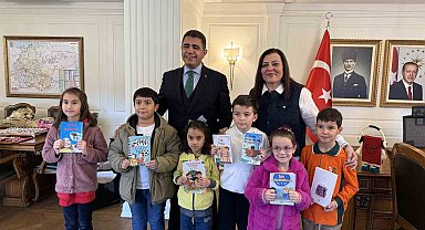 Kitabını okuyan valiliğe koştu