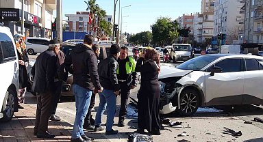 Kızlarının kaza yaptığını duyan anne-babayı polis sakinleştirdi