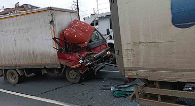 Kocaeli'de 3 araç zincirleme kazaya karıştı