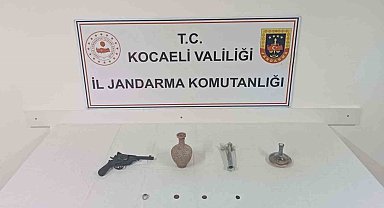 Kocaeli'de araçta tarihi eser ele geçirildi