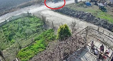 Kontrolden çıkan otomobilin dereye uçtuğu anlar kamerada