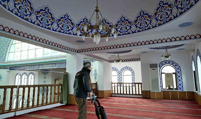 Körfez'in camilerinde Ramazan temizliği