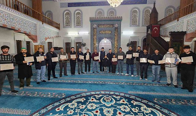 Köyceğiz'de Kur'an öğrenen kursiyerler belgelerini aldı