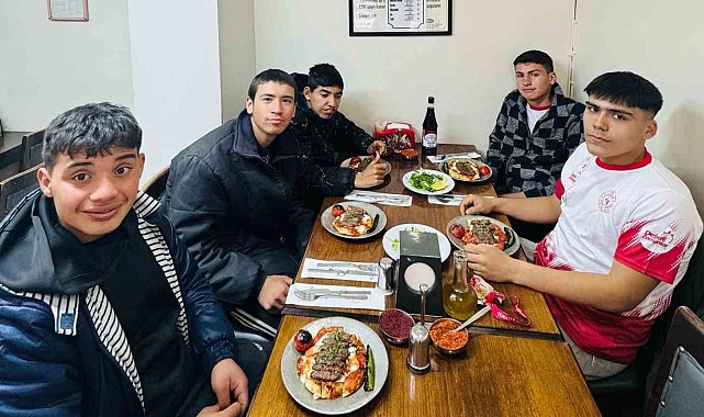 Kulalı özel öğrenciler futsal yarı finallerinde Manisa'yı temsil edecek