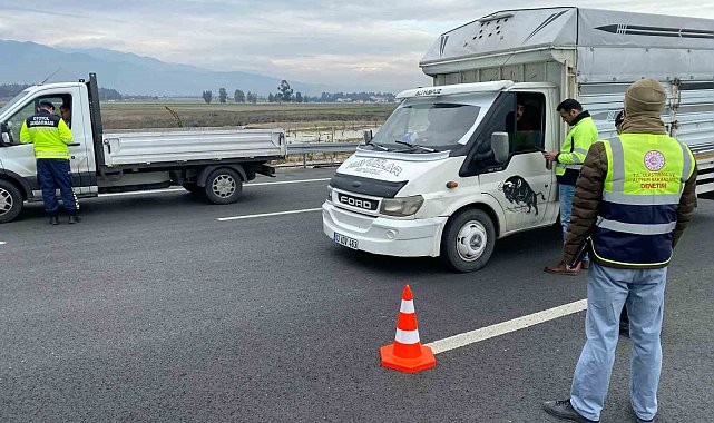 Kuşadası'nda canlı hayvan taşıyan araçlar denetlendi