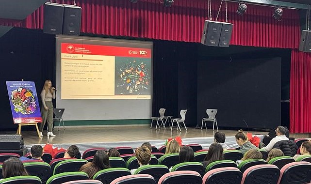 Kuşadası'nda öğrenciler 'deniz çöpleri' konusunda bilgilendirildi