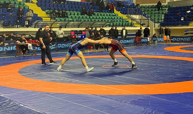 Kütahya'da U17 Türkiye Güreş Şampiyonası heyecanı
