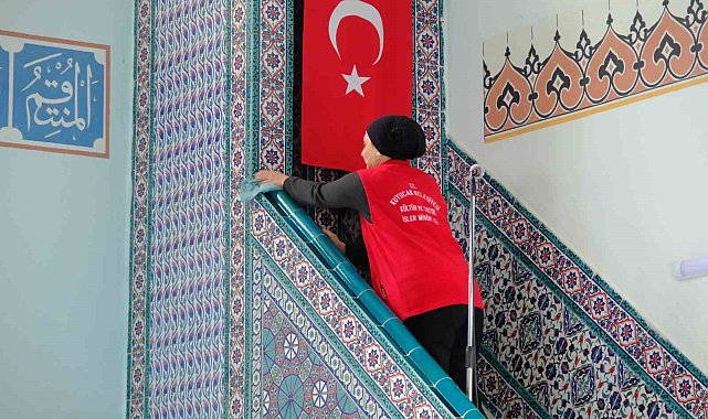 Kuyucak Belediyesi Ramazan öncesi camilerde temizlik çalışması yaptı
