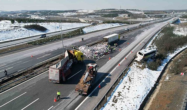 Kuzey Marmara Otoyolu'nda ani fren yapan yolcu otobüsüne tır çarptı