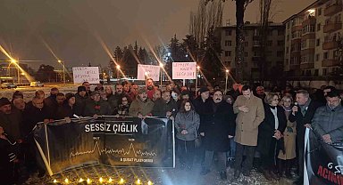 Malatya'da depremde hayatını kaybedenler 04.17'de unutulmadı