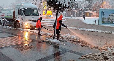 Malatya'da karla mücadele ekipleri 11 ilçede sahada