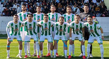 Manavgat Belediyespor liderliğini sürdürdü