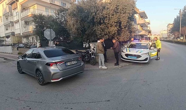 Manavgat'ta motosikletle otomobil çarpıştı: 1 yaralı