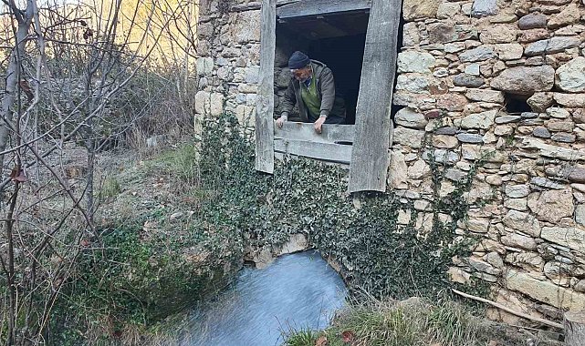 Manisa'da 210 yıldır faaliyet gösteren su değirmeni yıllara meydan okuyor