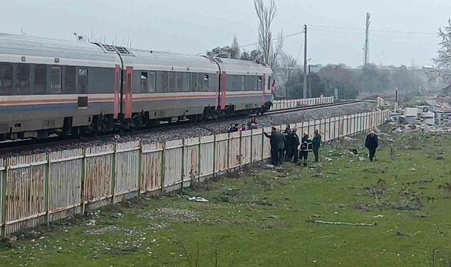 Manisa'da trenin çarptığı genç adam ağır yaralandı