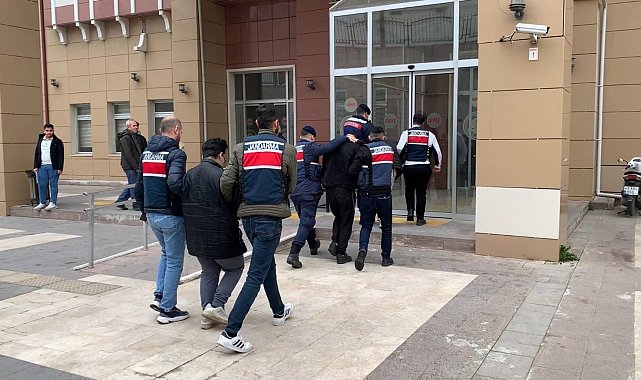 Manisa'da yapılan terör operasyonunda iki kişi tutuklandı
