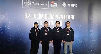 Manisalı öğrencilerden Bilim Olimpiyatlarında 1 gümüş 3 bronz madalya