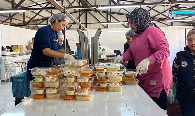 Menemen'in kazanlarında bereket ve dayanışma kaynıyor