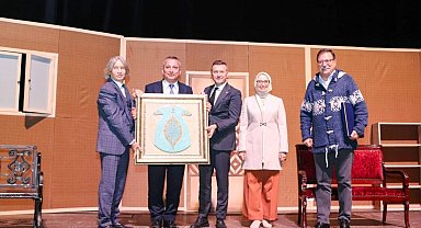 Mersin'de bağımlılığa karşı 'Beynimdeki Güç' adlı oyunun galası yapıldı