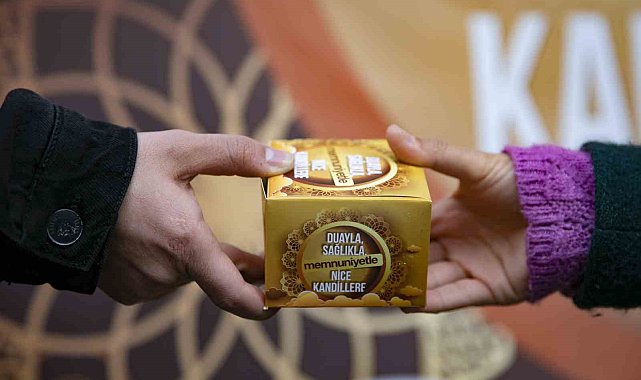 Mersin'de Berat Kandili'nde 15 bin kandil simidi dağıtıldı