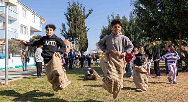 Mersin'de çocuklar, Büyükşehir Belediyesinin etkinliklerinde keyifli anlar yaşadı