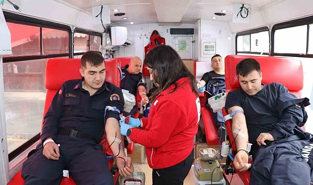 Mersin'de jandarmadan kan bağışına destek