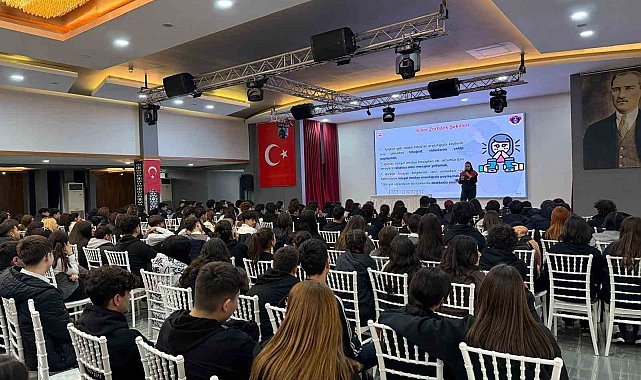 Mersin'de jandarmadan öğrencilere yönelik siber farkındalık eğitimi