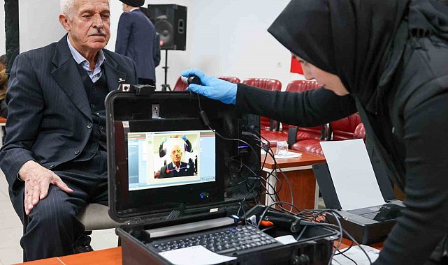 Mobil nüfus hizmeti huzurevinde