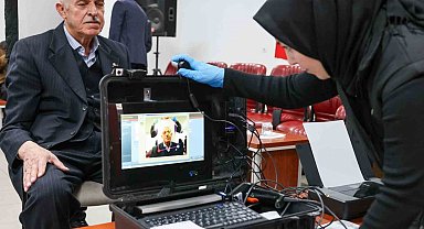 Mobil nüfus hizmeti huzurevinde
