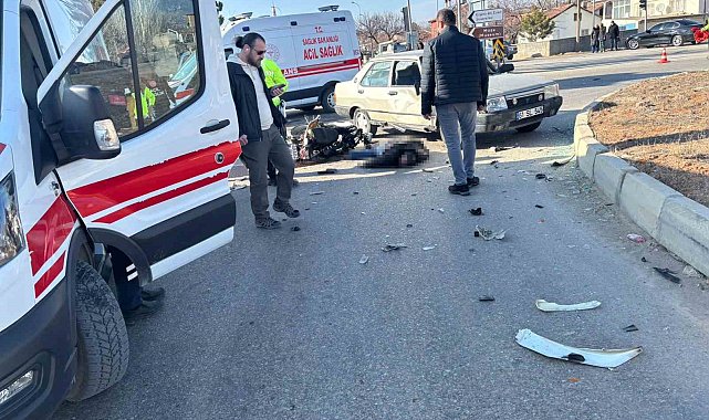 Motosiklet ile otomobil çarpıştı: 1 ölü, 1 yaralı