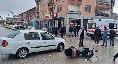 Motosiklet ile otomobil çarpıştı: 1 yaralı