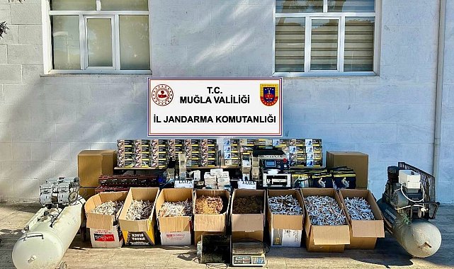 Muğla'da jandarmadan kaçak tütün operasyonu: 3 şüpheli gözaltına alındı