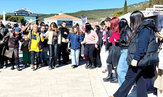 Muğla'da Karadeniz rüzgarı: Horon ve zeybek aynı sahnede