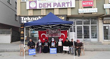 Muş'ta ailelerin evlat nöbeti devam ediyor