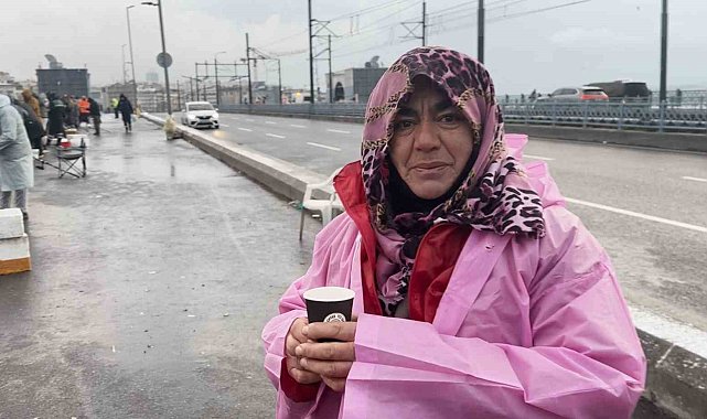 Olta balıkçıları kar soğuk dinlemedi, Galata Köprüsü'nde "rastgele" dedi