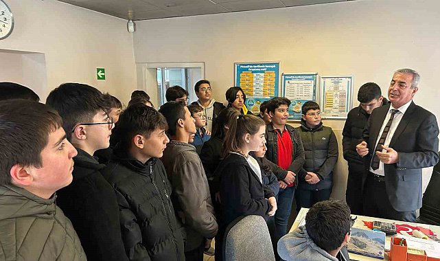 Ortaokul öğrencileri yaşlılar ile mektup arkadaşı oldu