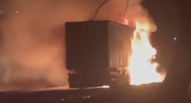 Osmaniye'de gübre yüklü kamyon alev alev yandı